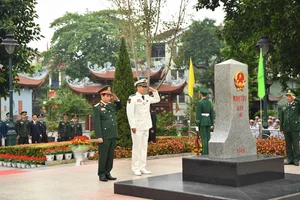 Vietnam and China Defense Ministers Paint Border Landmark in Diplomatic Gesture - image 11