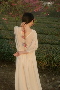 Spring Aesthetic: Xiao Yue Among Cherry Blossoms and Tea Mountains - YiTuYu Art Language Vol.9056 Portrait Photography Series - image 4