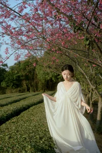 Spring Aesthetic: Xiao Yue Among Cherry Blossoms and Tea Mountains - YiTuYu Art Language Vol.9056 Portrait Photography Series - image 3