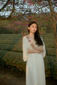 Spring Aesthetic: Xiao Yue Among Cherry Blossoms and Tea Mountains - YiTuYu Art Language Vol.9056 Portrait Photography Series - image 22