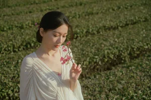 Spring Aesthetic: Xiao Yue Among Cherry Blossoms and Tea Mountains - YiTuYu Art Language Vol.9056 Portrait Photography Series - image 16