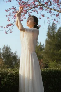 Spring Aesthetic: Xiao Yue Among Cherry Blossoms and Tea Mountains - YiTuYu Art Language Vol.9056 Portrait Photography Series - image 9