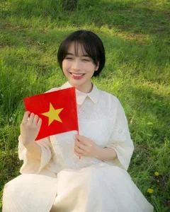 Summer Holiday Fashion Trends: How Vietnamese Youth Style Their Vacation Outfits - image 5