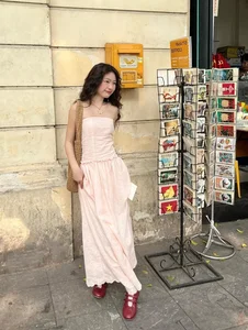 Summer Holiday Fashion Trends: How Vietnamese Youth Style Their Vacation Outfits - image 1