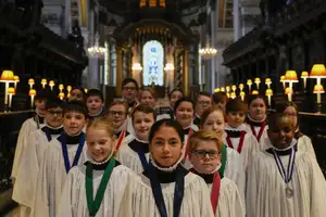 Pope Francis's Heartwarming Blessing: A Christmas Moment of Grace at the Vatican - VnExpress - image 6