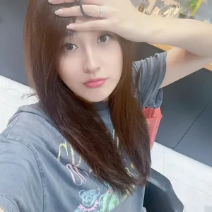 People's Artist Le Khanh Shares Hilarious Airport Incident with Fellow Actors - image 4