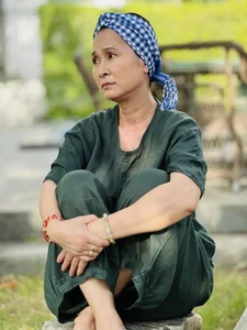 People's Artist Le Khanh Shares Hilarious Airport Incident with Fellow Actors - image 2