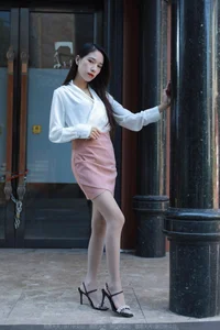 Urban Romance: Meizi Captures the Essence of the Street Corner Lover in IESS Gallery - image 3