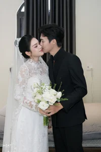 Elegant Couple Fashion: Exploring the Sophisticated Style of Quynh Luong and Her Husband - image 5