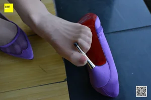 Elegant Fashion Spotlight: IESS Si Xiang Jia 124 Featuring Purple Transparent High Heels and Chinese Model Artistry - image 2