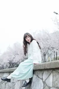 Discover Yi Ke Chong Ya (YiTuYu Vol.8721) in Spring Blossoms: Poetic Charm & Allure - image 0