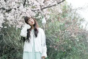 Discover Yi Ke Chong Ya (YiTuYu Vol.8721) in Spring Blossoms: Poetic Charm & Allure - image 11