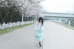 Discover Yi Ke Chong Ya (YiTuYu Vol.8721) in Spring Blossoms: Poetic Charm & Allure - image 7