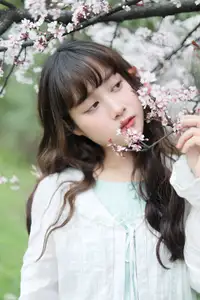 Discover Yi Ke Chong Ya (YiTuYu Vol.8721) in Spring Blossoms: Poetic Charm & Allure - image 23
