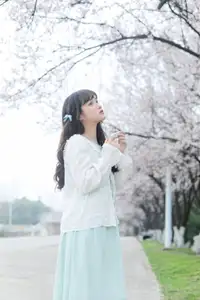 Discover Yi Ke Chong Ya (YiTuYu Vol.8721) in Spring Blossoms: Poetic Charm & Allure - image 29