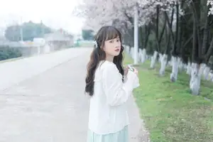 Discover Yi Ke Chong Ya (YiTuYu Vol.8721) in Spring Blossoms: Poetic Charm & Allure - image 32