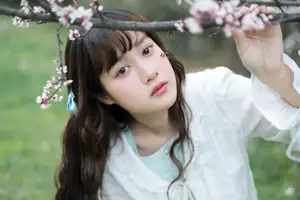 Discover Yi Ke Chong Ya (YiTuYu Vol.8721) in Spring Blossoms: Poetic Charm & Allure - image 2