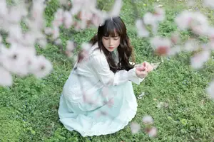 Discover Yi Ke Chong Ya (YiTuYu Vol.8721) in Spring Blossoms: Poetic Charm & Allure - image 19