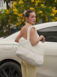 Sĩ Thanh Inspires With Stunning Gym Wear and Toned Physique - image 7