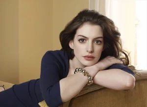 Anne Hathaway's Ageless Journey and Hollywood Career - image 7