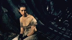 Anne Hathaway's Ageless Journey and Hollywood Career - image 6