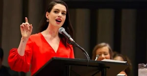 Anne Hathaway's Ageless Journey and Hollywood Career - image 10