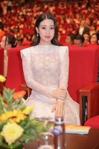 Miss Vietnam Do My Linh Elegant Fashion Transformation After 10kg Weight Loss - image 2
