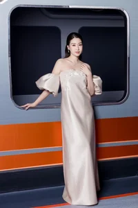 Miss Vietnam Do My Linh Elegant Fashion Transformation After 10kg Weight Loss - image 1