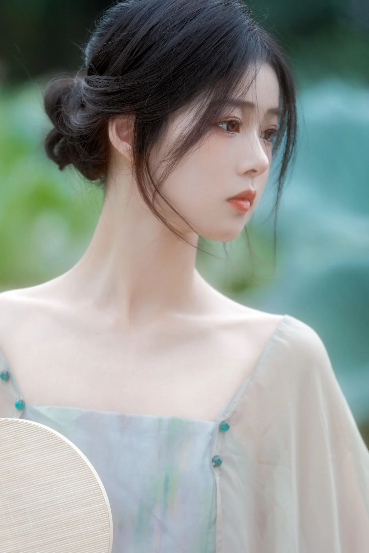 YiTuYu Art Language Vol.6638 - Elegant Portrait Series Featuring Xiao Yang