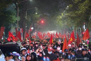 Tens of Thousands Flood the Streets as Vietnam Celebrates Historic Football Championship - image 0