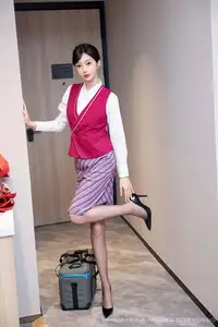 Captivating Yue Er Yue Er in Chic Office Attire - XiuRen No.10620 - image 22