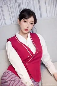 Captivating Yue Er Yue Er in Chic Office Attire - XiuRen No.10620 - image 17