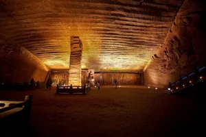 The Mystery of China's Largest Man-Made Cave: An Architectural Wonder That Defies Logic - image 1
