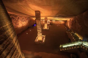 The Mystery of China's Largest Man-Made Cave: An Architectural Wonder That Defies Logic - image 3