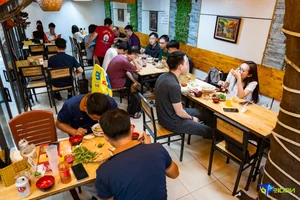 Discover the Famous Roasted Chicken Pho Stall in Hanoi Selling Hundreds Daily - image 8