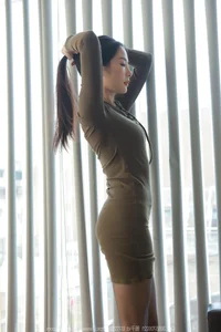 Elegant Hosiery Fashion: IESS Xiao Jin in Classic Black Stockings and Red Heels - image 2