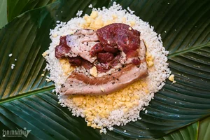 A Traditional Hanoi Family Preserves Tet Heritage by Wrapping 175 Banh Chung - image 17