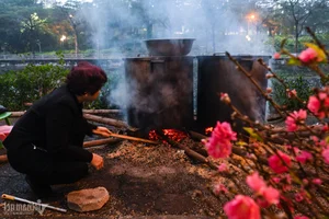 A Traditional Hanoi Family Preserves Tet Heritage by Wrapping 175 Banh Chung - image 10