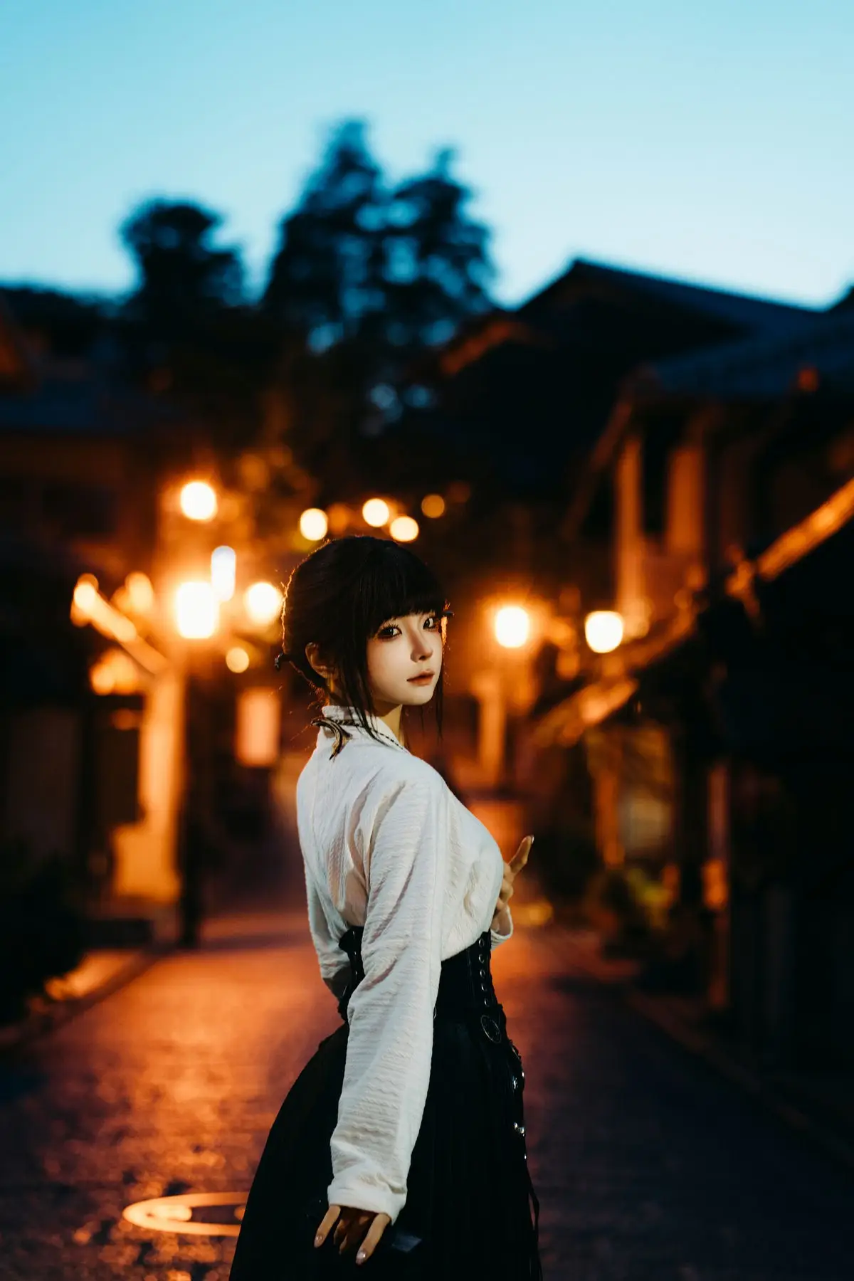 Coser Chunmomo: Discover the enchanting autumn night beauty in her Autumn Quest Part02 series