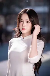 Discover the Grace of White Ao Dai: Vietnamese Girl's Delicate Beauty Shines - image 1