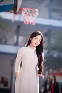 Discover the Grace of White Ao Dai: Vietnamese Girl's Delicate Beauty Shines - image 4