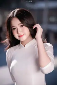 Discover the Grace of White Ao Dai: Vietnamese Girl's Delicate Beauty Shines - image 7