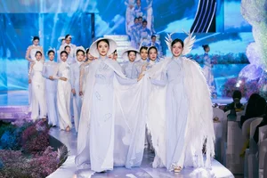 A Royal Trio: Miss Vietnam Queens Bao Ngoc, Tieu Vy, and Thanh Thuy Shine in Traditional Ao Dai - image 2