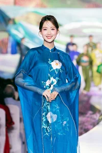A Royal Trio: Miss Vietnam Queens Bao Ngoc, Tieu Vy, and Thanh Thuy Shine in Traditional Ao Dai - image 1