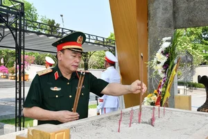 Central Military Commission and Ministry of Defense Honor Policy Families with Heartfelt Gifts - image 9