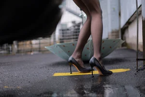 Xiaoliu in the Rain: Atmospheric IESS Photography Showcasing Elegant Black Silk Hosiery in a Moody Urban Setting - image 43
