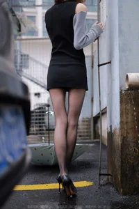 Xiaoliu in the Rain: Atmospheric IESS Photography Showcasing Elegant Black Silk Hosiery in a Moody Urban Setting - image 7