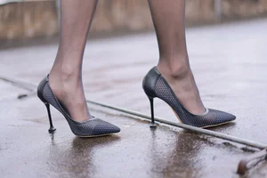 Xiaoliu in the Rain: Atmospheric IESS Photography Showcasing Elegant Black Silk Hosiery in a Moody Urban Setting - image 63