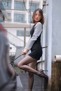 Xiaoliu in the Rain: Atmospheric IESS Photography Showcasing Elegant Black Silk Hosiery in a Moody Urban Setting - image 50