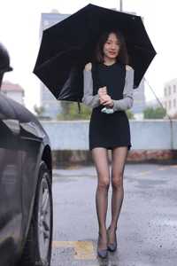 Xiaoliu in the Rain: Atmospheric IESS Photography Showcasing Elegant Black Silk Hosiery in a Moody Urban Setting - image 19